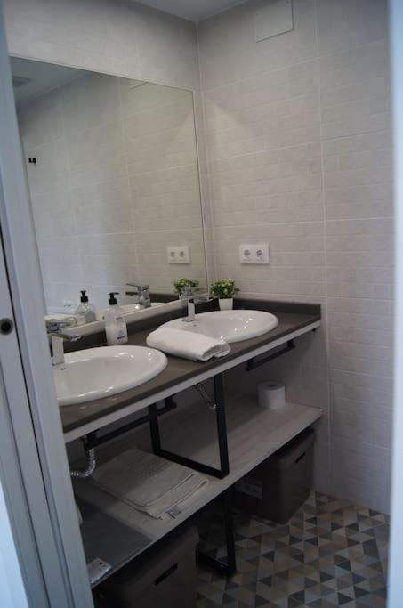 Roch - Stylish Apartment Near Metro Sevilla Buitenkant foto
