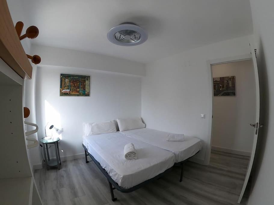 Roch - Stylish Apartment Near Metro Sevilla Buitenkant foto