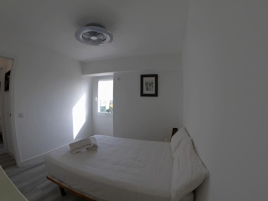Roch - Stylish Apartment Near Metro Sevilla Buitenkant foto
