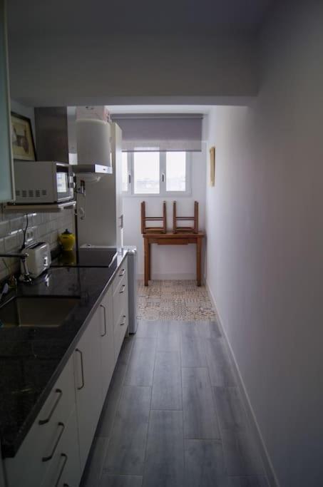 Roch - Stylish Apartment Near Metro Sevilla Buitenkant foto