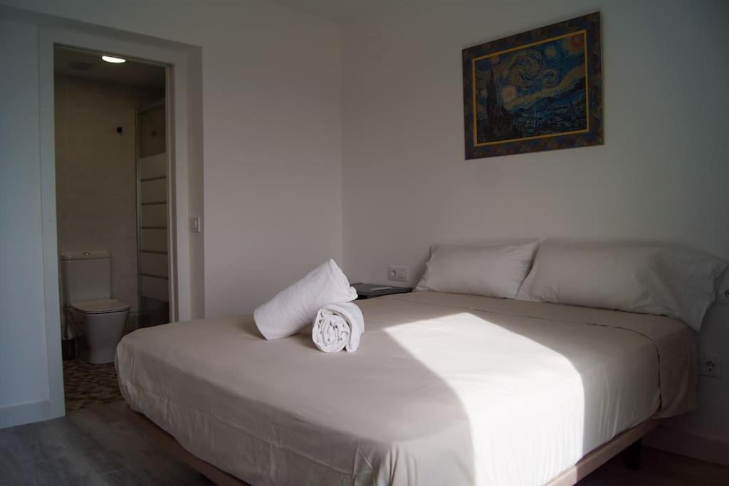 Roch - Stylish Apartment Near Metro Sevilla Buitenkant foto