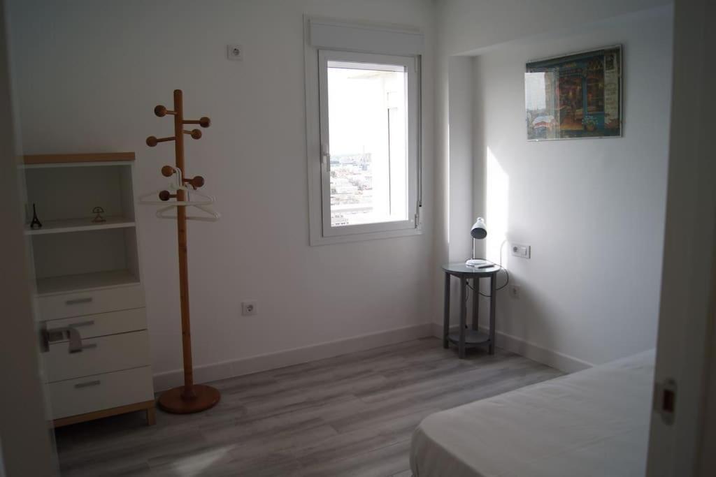 Roch - Stylish Apartment Near Metro Sevilla Buitenkant foto