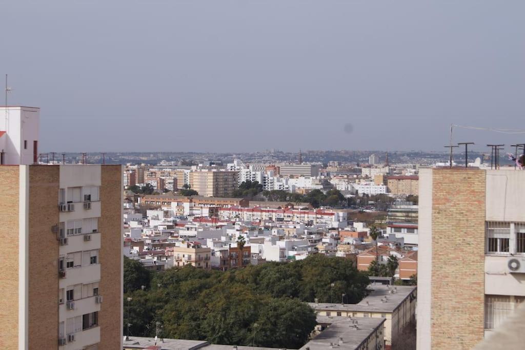 Roch - Stylish Apartment Near Metro Sevilla Buitenkant foto