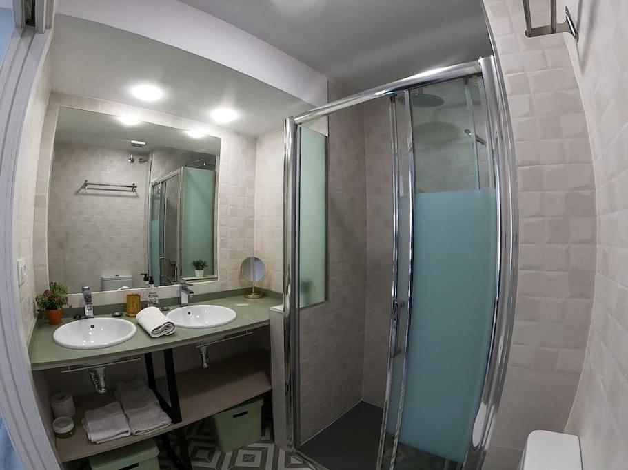 Roch - Stylish Apartment Near Metro Sevilla Buitenkant foto